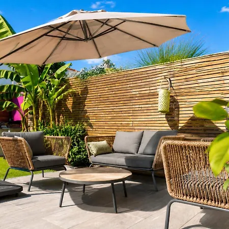 Jolie Maison De Avec Piscine - 5 Personnes 度假居 *