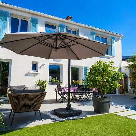 Jolie Maison De Avec Piscine - 5 Personnes *